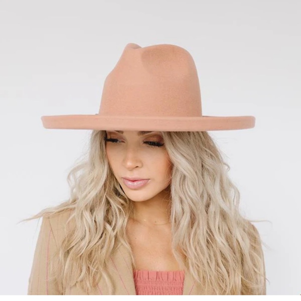 Gigi pip and Cara Loren pencil brim hate size 61 worn once! Like new!